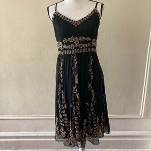 Adrianna Papell evening essential 100% silk Beaded sz 8 Black/Gold dress